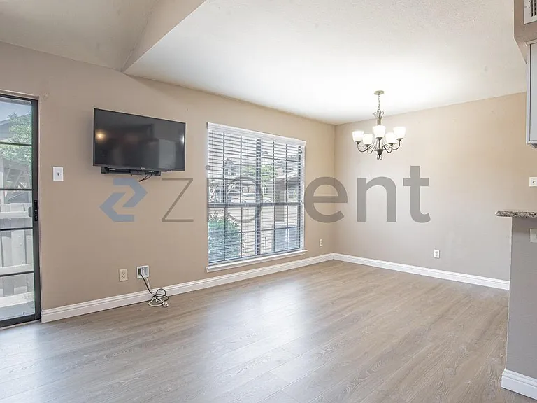 334 W Harwood Rd #A — Photo 4