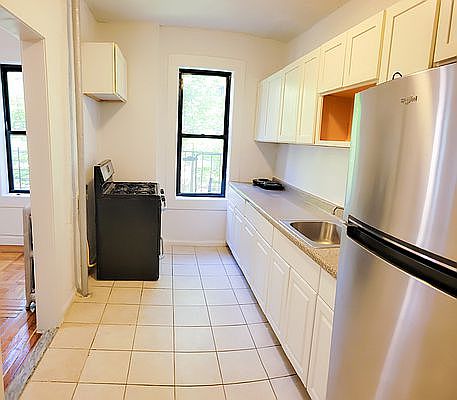 2nd image of 2718 Morris Ave #2F