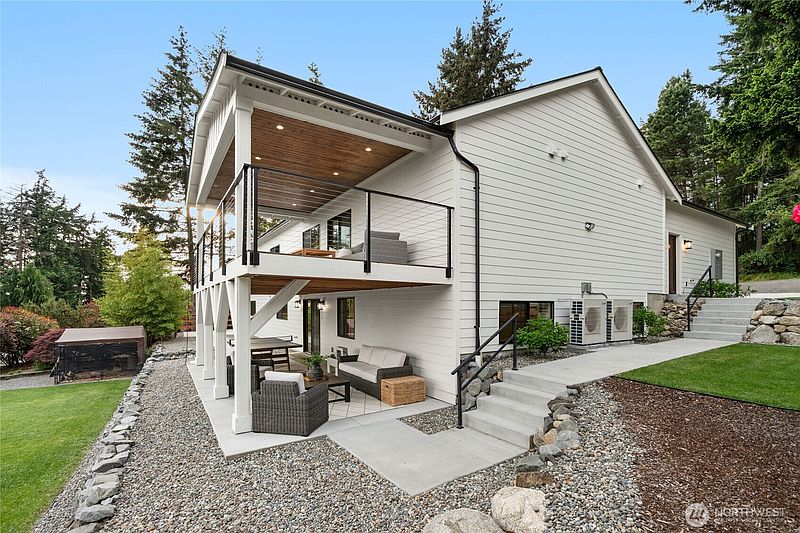 3rd image of 11016 46th Street E