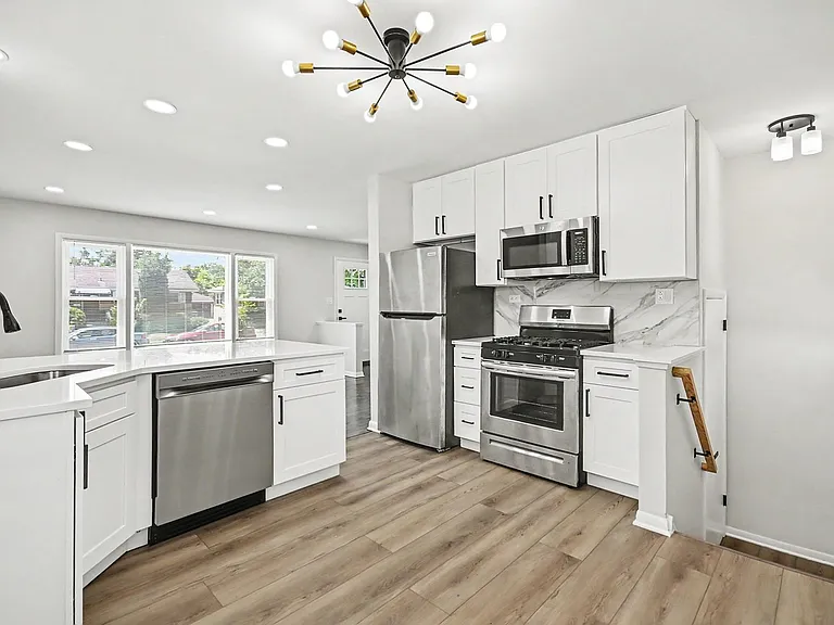 811 E End Ave — Photo 8