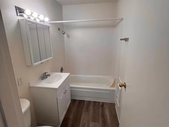 Hamlin Manor, 2946 SE Harrison St #33, Portland, OR 97222