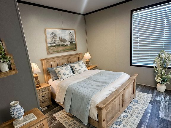 5th image of 284 Ann Boleyn Ln