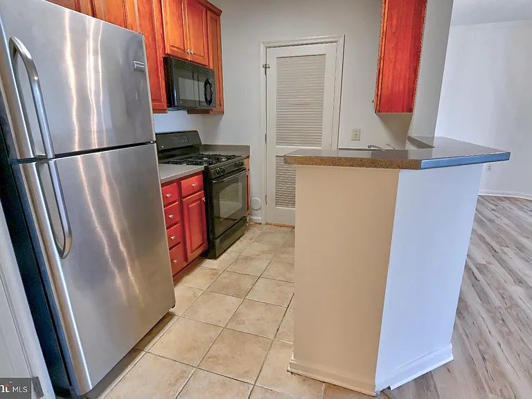 21216 McFadden Sq #108 — Photo 10