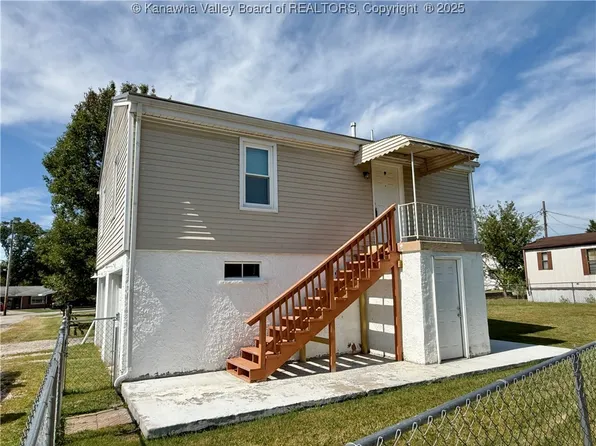 104 Graceland Cir, South Charleston, WV 25309