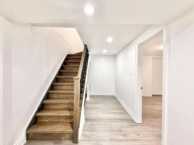 11 Meadowglen Dr — Photo 15