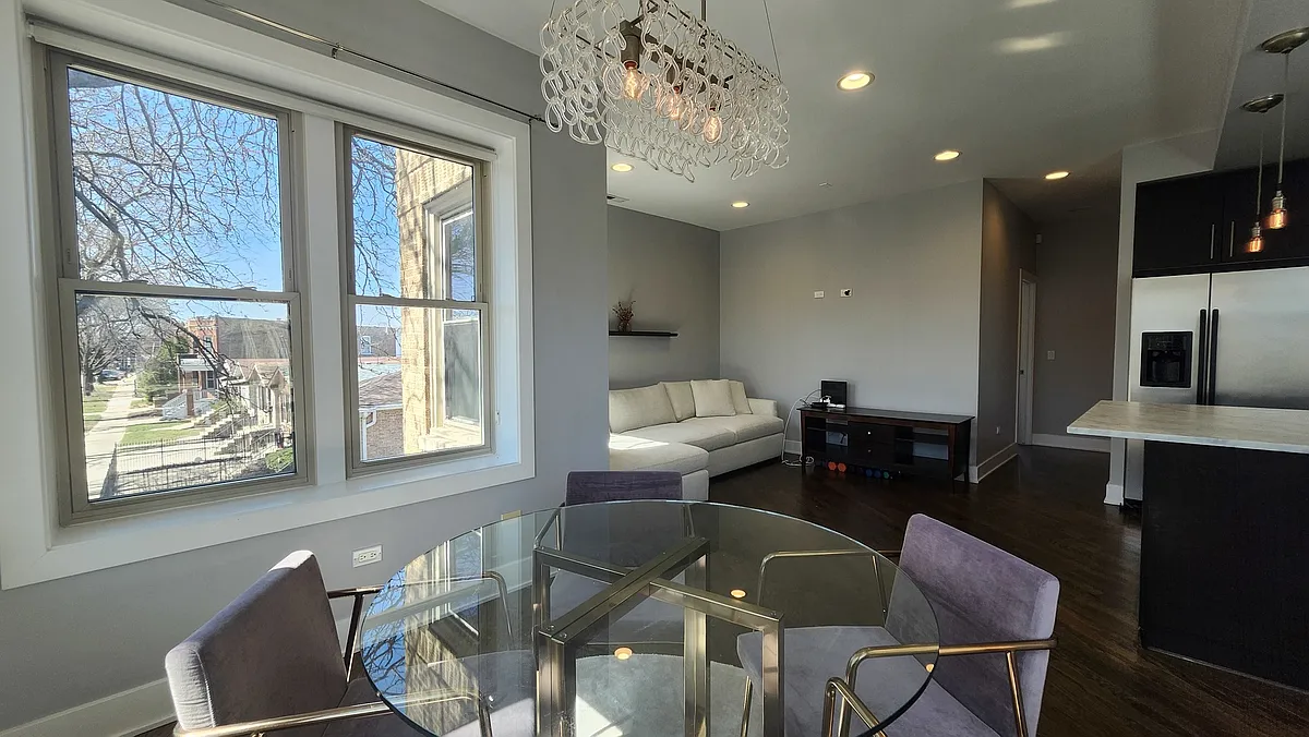 Building Photo - 3900 W Cornelia Ave #2W