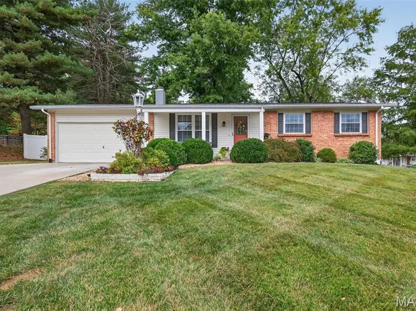 1145 Yorktown Dr, Saint Charles, MO 63303