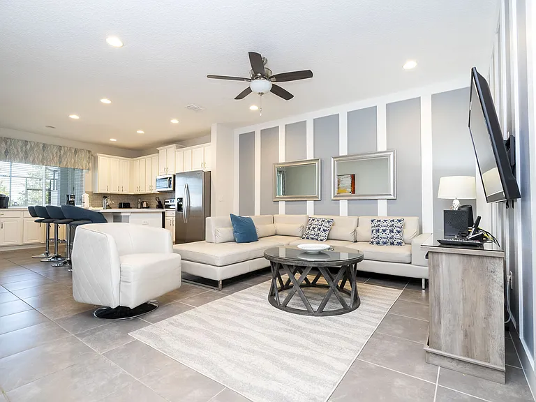 Carey Palm Cir — Photo 3