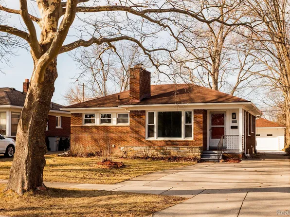 13350 Rosemary Blvd, Oak Park, MI 48237