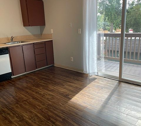 4th image of 2601 SE 111th Ave APT 6