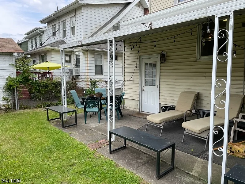 4 bed, 2.0 bath, $4,200 — Photo 3