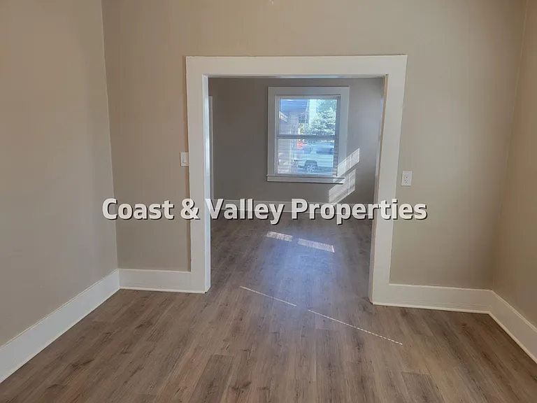 402-408 N Vanderhurst Ave #&-322-326 — Photo 3