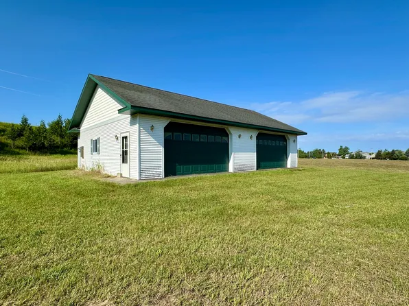 1102 Needle Point Dr, Cheboygan, MI 49721