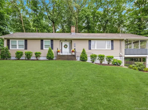 6 Little Fox Run, Shelton, CT 06484