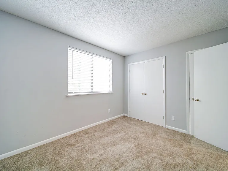 Foxcroft Apartments — Photo 9