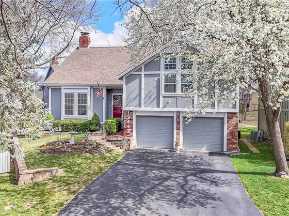 12442 W 82nd Ter, Lenexa, KS 66215