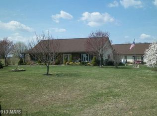 216 Granny Apple Way, Inwood, WV 25428