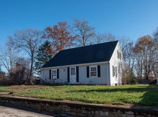 8 Nipmuck Ln, Webster, MA 01570