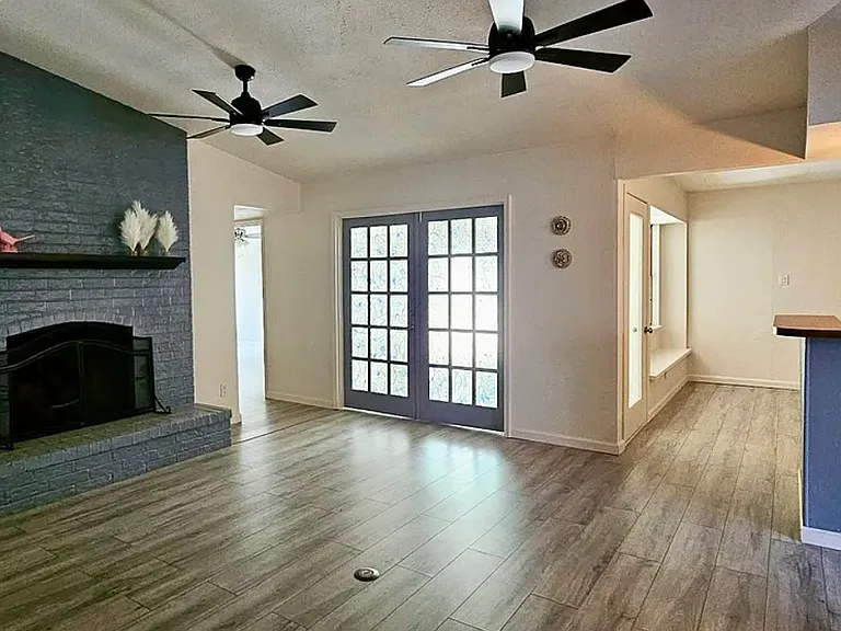 509 Chestnut Dr — Photo 3