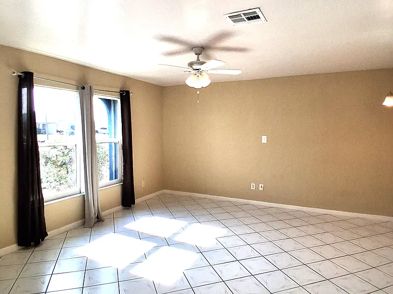 4500 Skyline Blvd #4500 — Photo 2