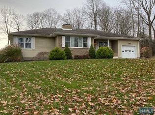 7 Decker Ter, Kinnelon, NJ 07405
