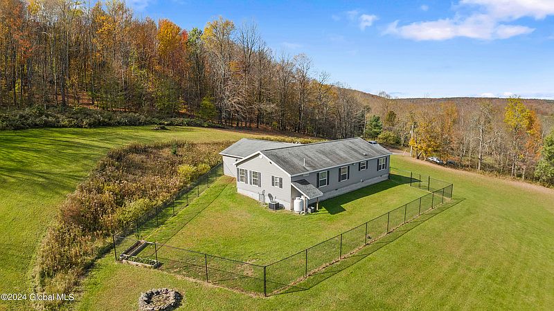 2nd image of 1040 McKee Hill Road