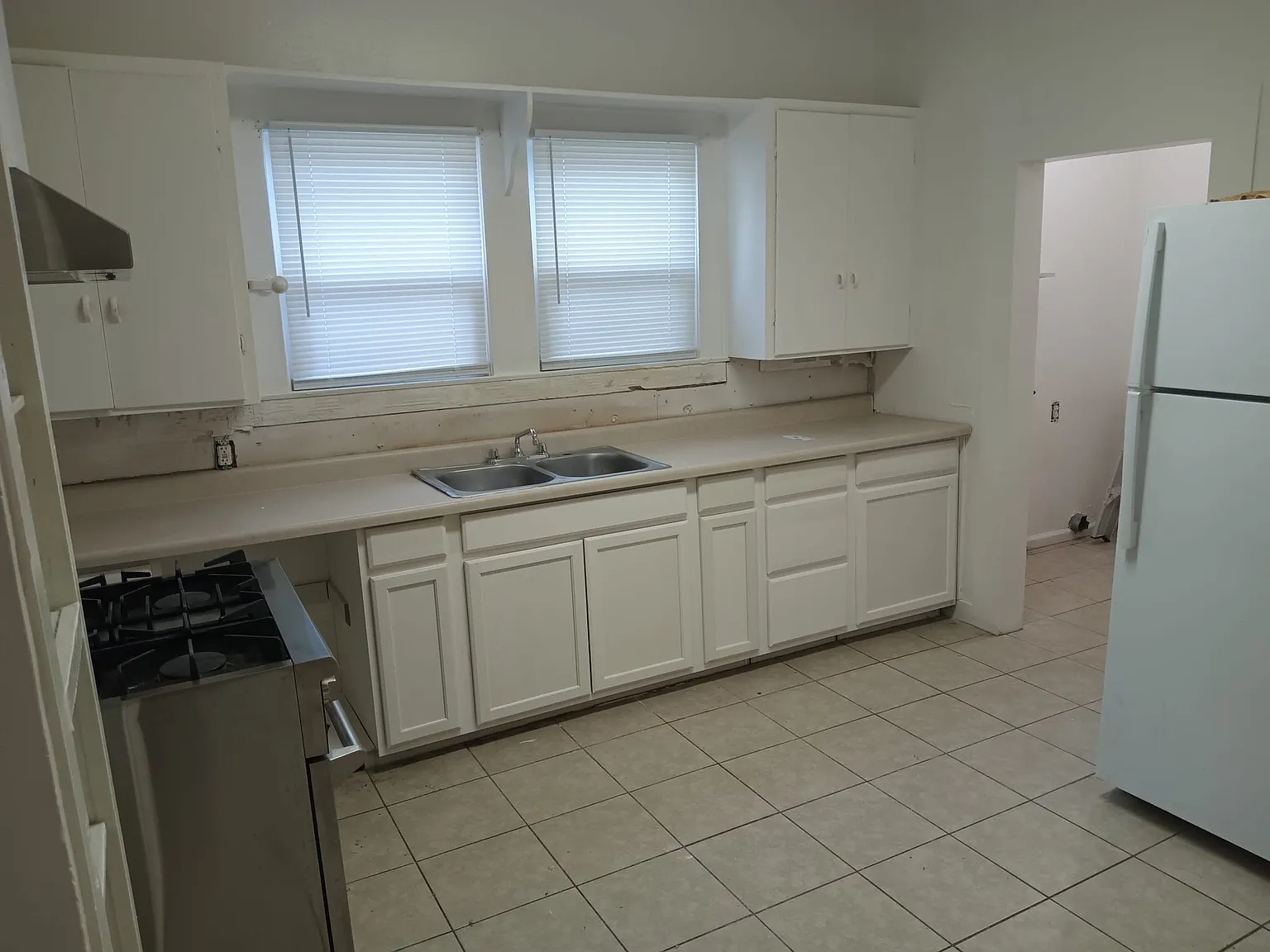 2146 Spencer Ave — Photo 2