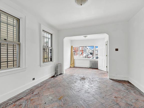 4th image of 10745 127th St