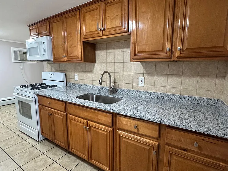 400 Lowell St #2 — Photo 8