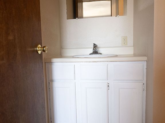 2nd image of 213 Neosho St #D
