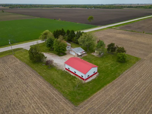 1742 E 15th Rd, Streator, IL 61364