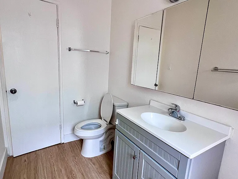 1670 Amberwood Dr #B — Photo 16