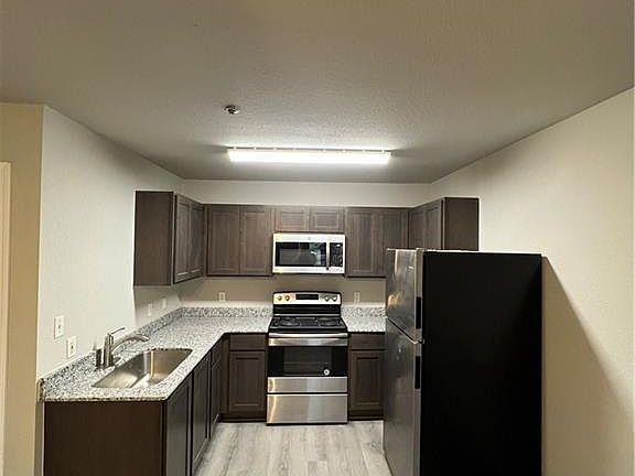 4th image of 944 N Storer Ave #2