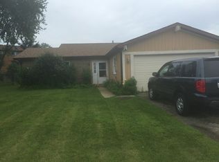 141 Carriage Dr, Carol Stream, IL 60188