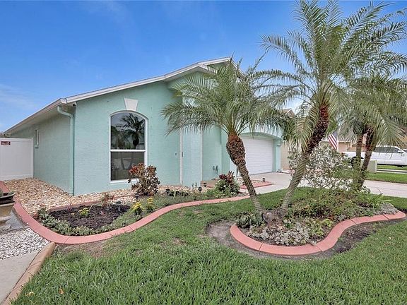 3rd image of 3217 Castle Rock Cir