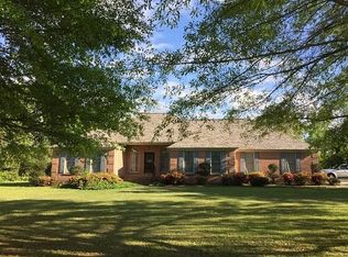 39 Berry Ln, Rainbow City, AL 35906