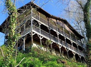 332 Calhoun Ridge Dr, Waynesville, NC 28786