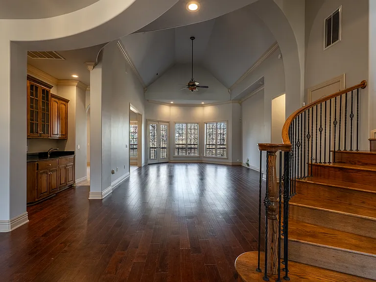 5106 S Sloan Cir — Photo 2