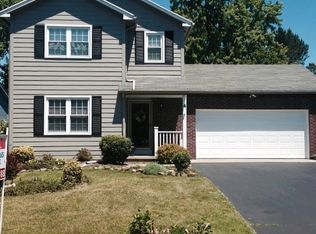 4 Fieldstone Ln, West Henrietta, NY 14586