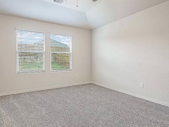 3rd image of 2635 Oneida Ln