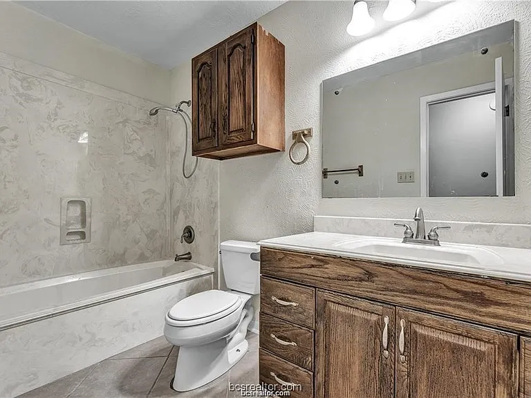 807 Holleman Dr — Photo 11