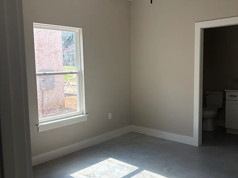 916 Kentucky Ave — Photo 3