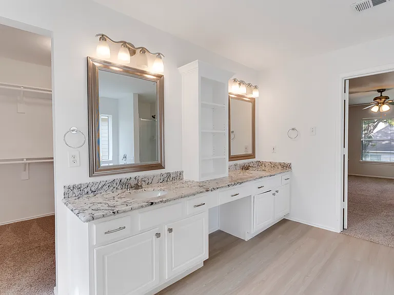16215 Hollow Rock Dr — Photo 23
