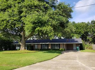 98 Bayou Cir, Gulfport, MS 39507