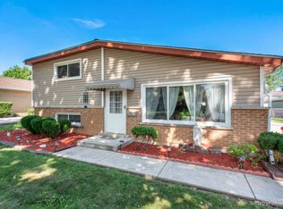 41 N Adams Dr, Addison, IL 60101