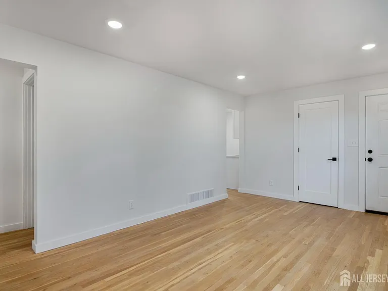 4 Morris Ave #2A — Photo 22