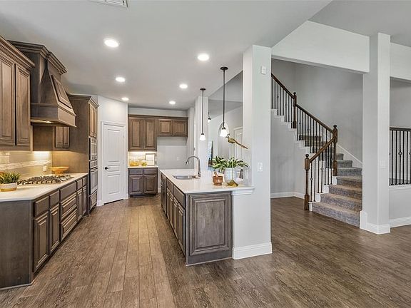 4th image of 3213 Creekhaven Dr