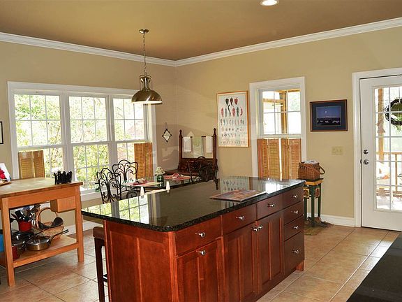 4th image of 180 Breezy Pines Lane
