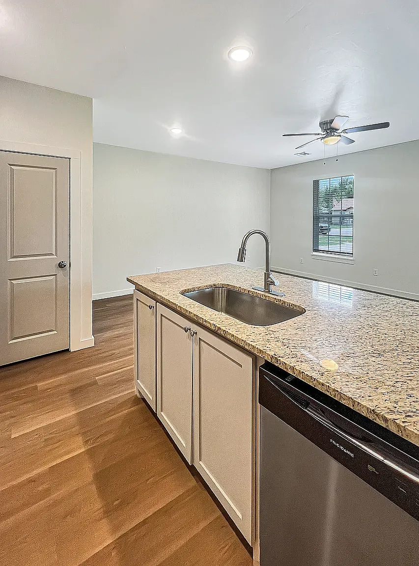 3 bed, 1150 sqft, $1,350 — Photo 3