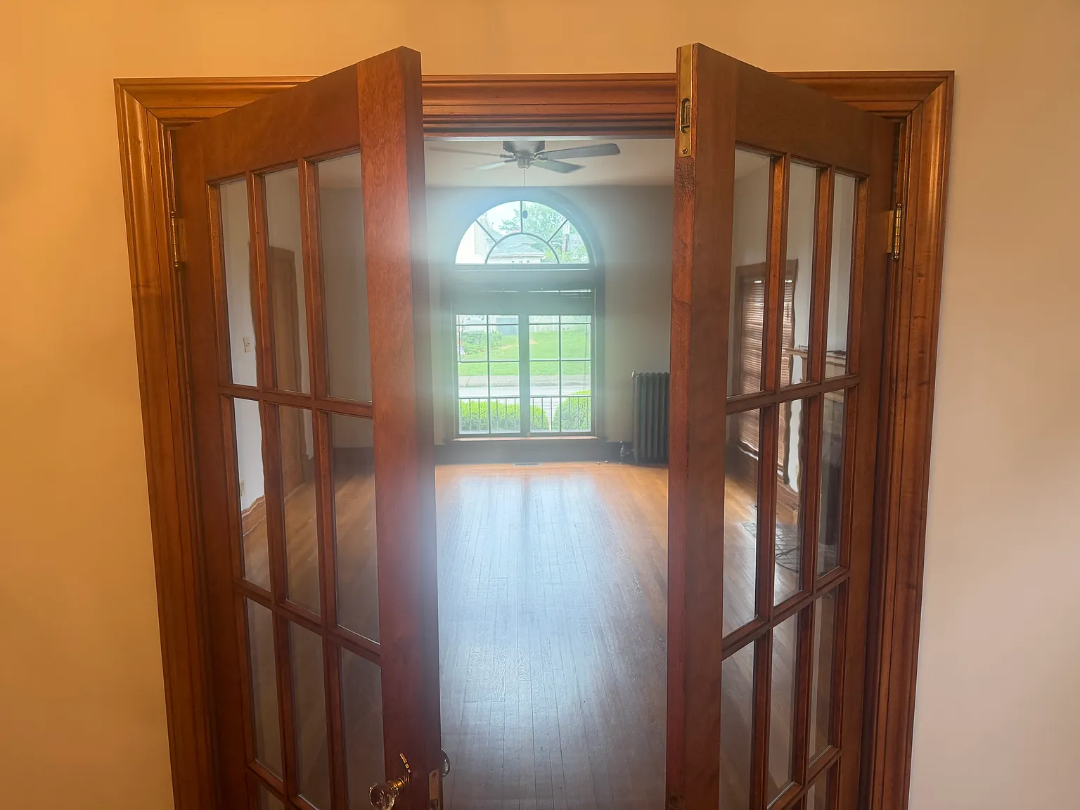 1610 Montgomery Ave — Photo 2